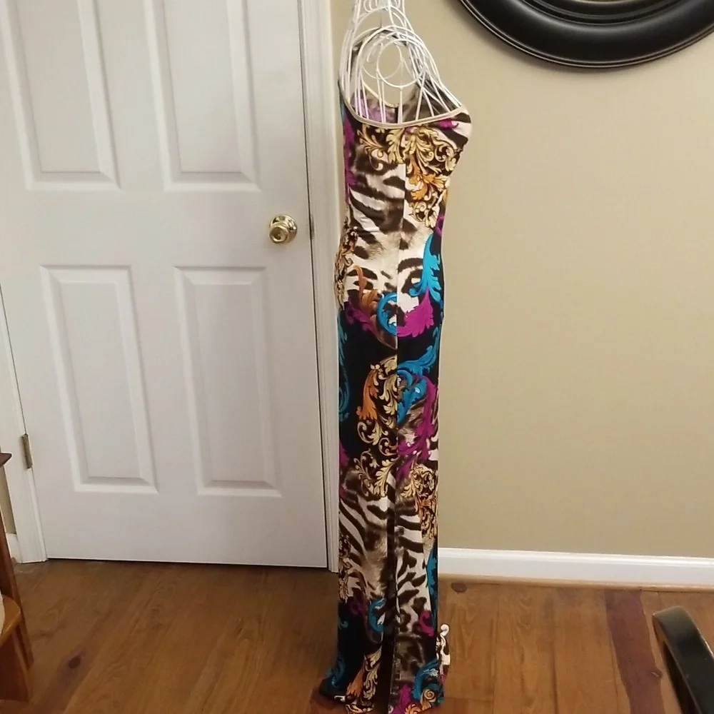ANYTHING BUT BORING❣️Gorgeous Symphony maxi dress. - Picture 5 of 9